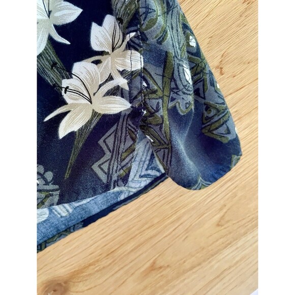 Roundtree York Hawaiian Shirt Men’s Size XL Blue White Floral - Picture 5 of 7